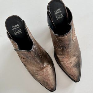 Jane & The Shoe | Women's Western Rose Gold Faux Snake Pattern Mule | Size 10